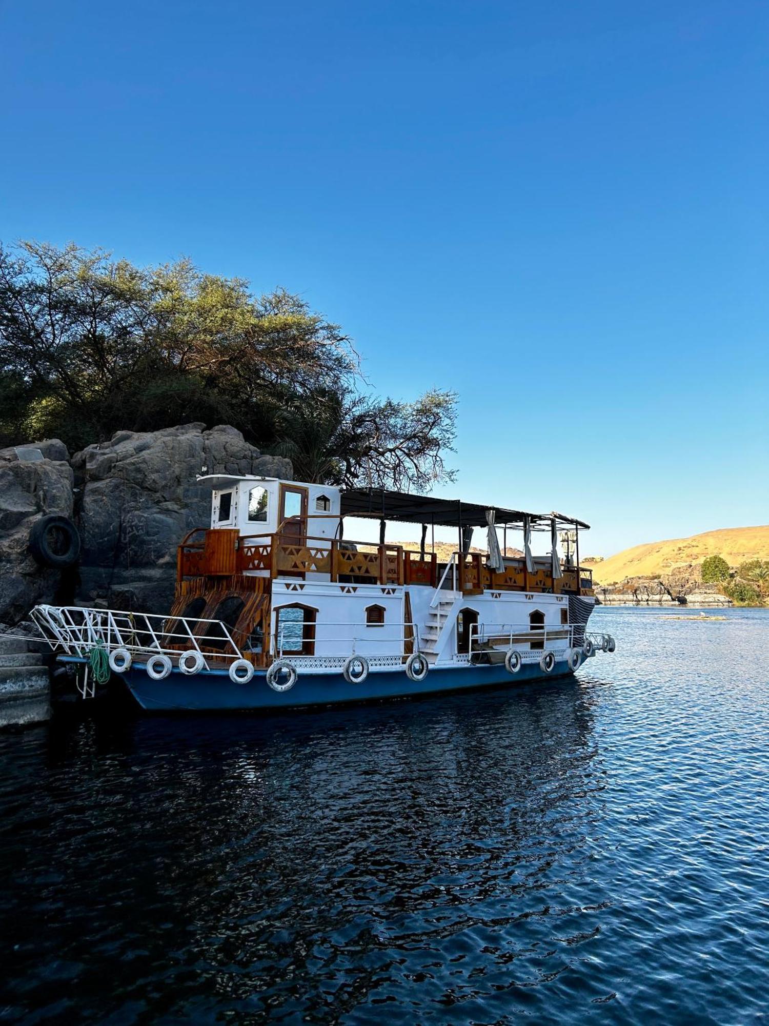 Houseboat Hotel And Nile Cruises Zainoba Aswan Exterior foto
